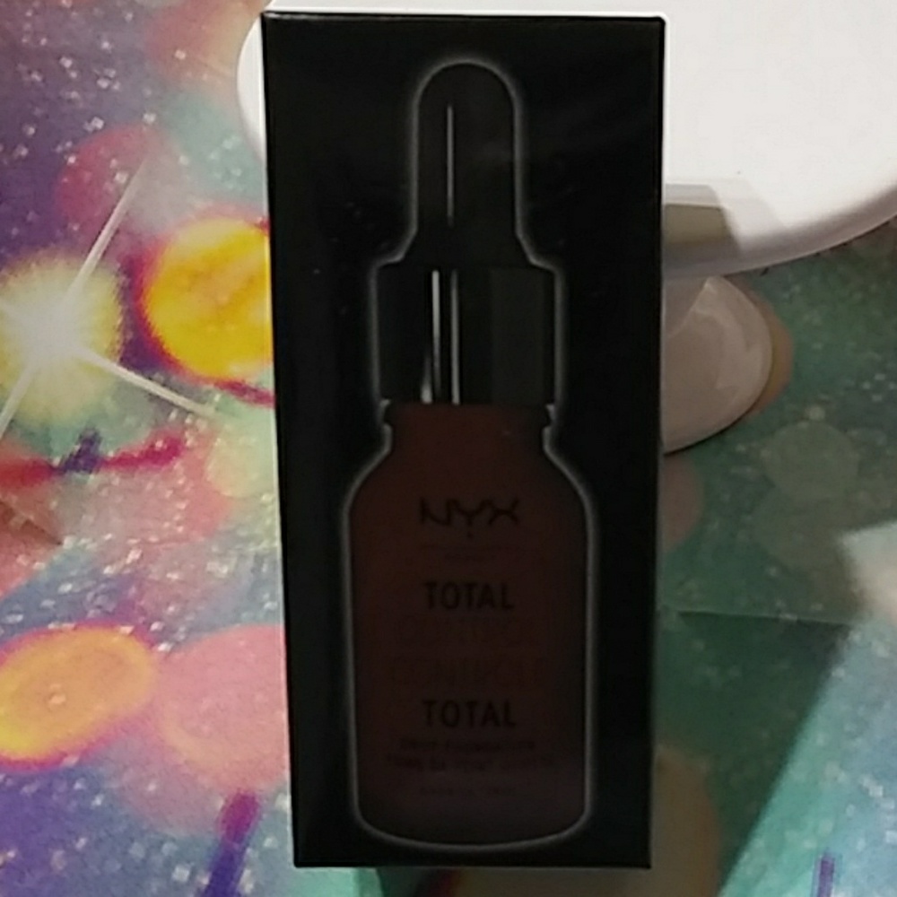 NYX TOTAL CONTROL DROP FOUNDATION NIB